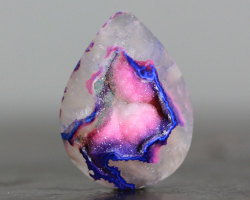 hope-for-snow:  ggeology:  Pink and blue quartz geode  that’s a dragon egg 