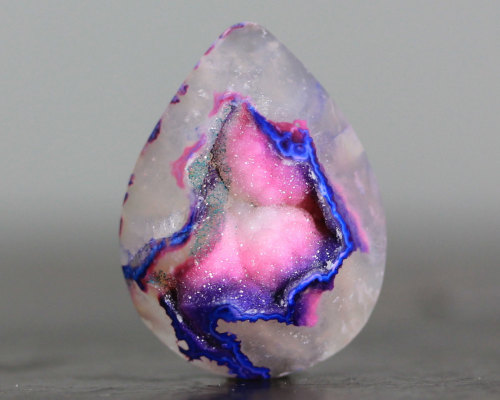 hope-for-snow:ggeology: Pink and blue quartz geode  that’s a dragon egg 