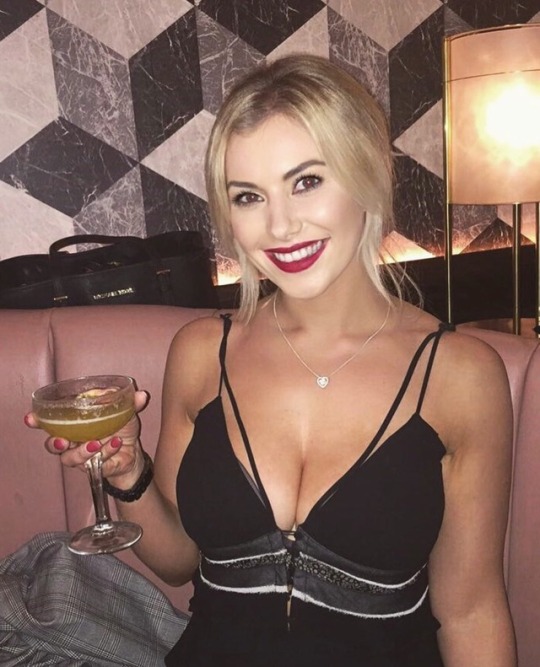 winged-perfection:  Amy - beautiful blonde hosty from British Airways 