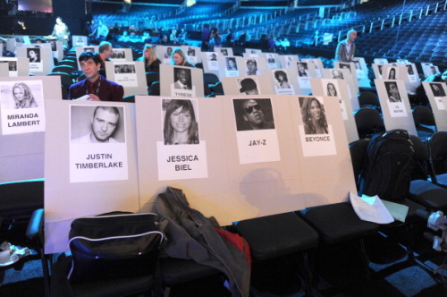 rihtinaraylake:The Grammys 2013 seating chart……. The Timberlakes next to the Carters.. ♥ Cant Wait …
