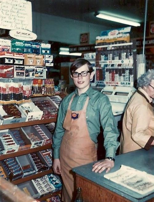 vintageeveryday:  Cool pics that capture inside the ‘60s stores.