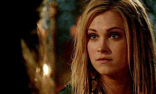 fearwanheda:#clarke griffin is smiling #i repeat clarke griffin is smiling #!!! # i missed that smil