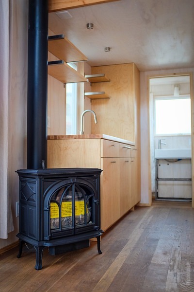 bibleschoolbabblings:  so-i-sailed-away:  kingofthesky:  smallandtinyhomeideas:  Sol Haus Design | plans available | photography via THGJ  I want  I could pretty much spend the rest of my life happily in one of these little things.  Me too.