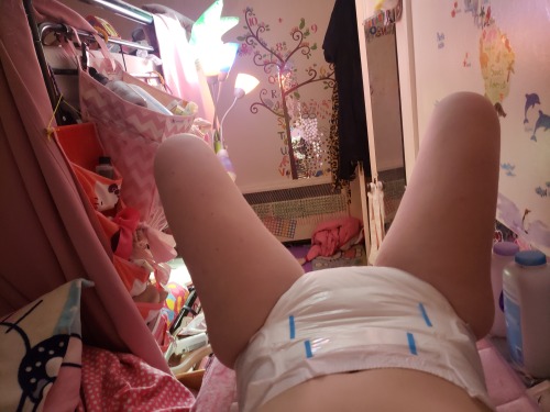 Porn hellohello-kittykitty:Stomach suddenly twinging, photos