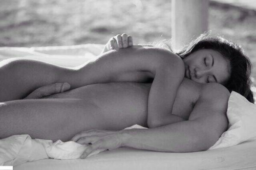 jollyrogers777:  wickedseductionsnaughteedesires:  This…  Mmmmm my favorite kind of Blanket