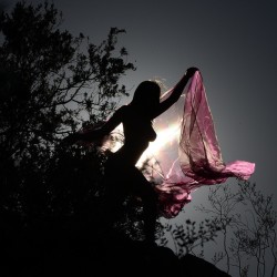 carlotta-champagne:The #beautiful #graceful image taken 2 days ago by Ghoticreek Photography right before a rock broke from underneath my foot and I went tumbling down, lol. #artmodel #silhouette #sunset #artphotography #figuremodel #carlottachampagne