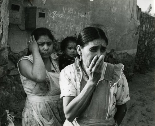 héctor garcía: dolientes en el funeral de francisco goitia (zacatecas, 1960)