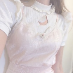 acuriousidea: Details. The pink top is actually a nightgown.