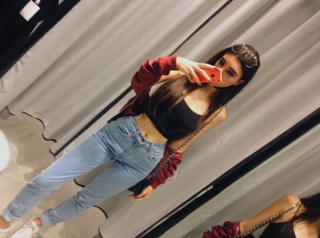 virtualtorii:  basic changing room selfie