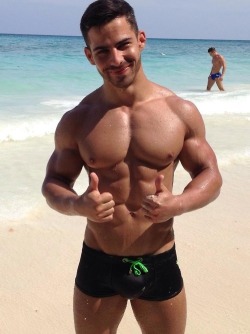 dante-dfw:  Sexy beach stud. 