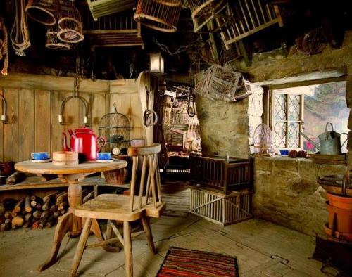 Cozy dining corner of the Groundskeeper’s Hut at Hogwarts School of Witchcraft & Wizardry 