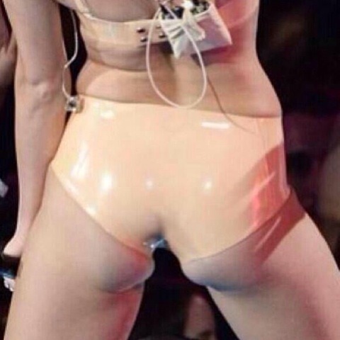 neobedouins:  zerrie:  2013 vma will always be the best vma   HOW COULD YOU FORGET