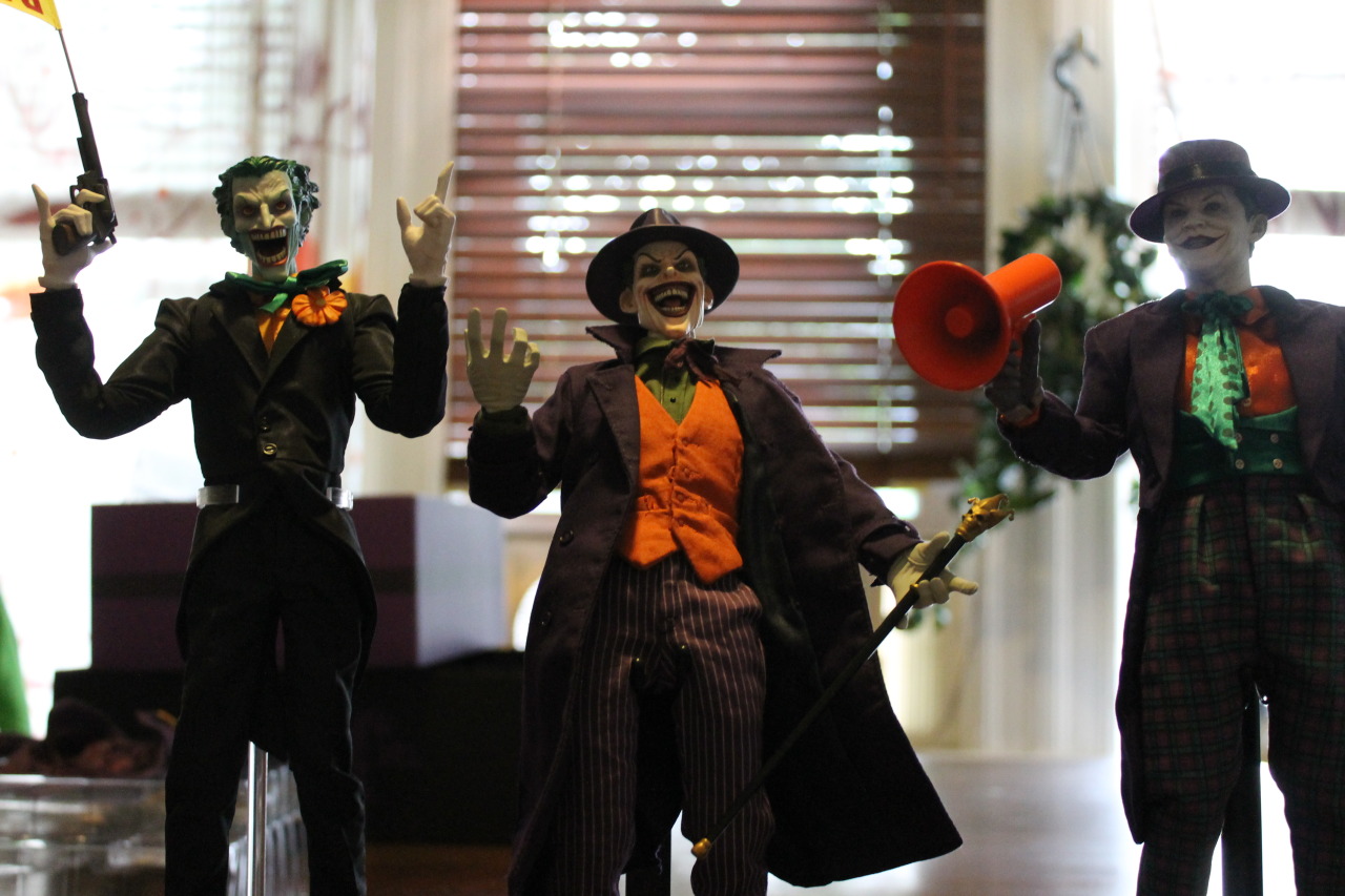 blithefool:  Alright, kiddies. Here he is- The Sideshow 1/6 Scale Joker. Overall,