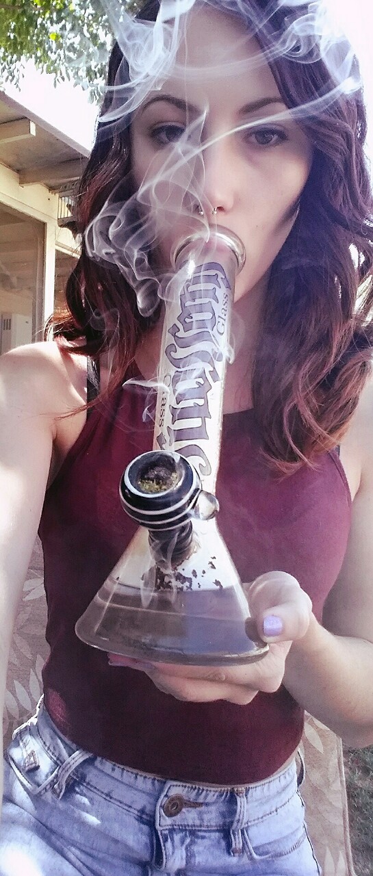 ciryl:  I need more bongs 