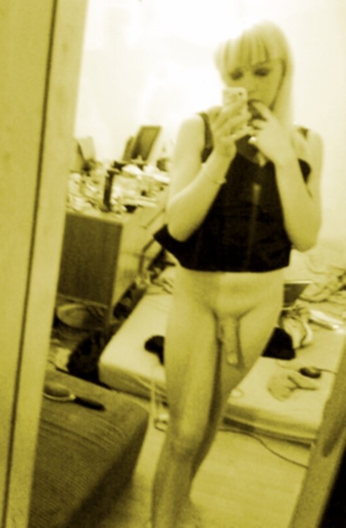 shemaleangelsland:More Hot Free Shemales!