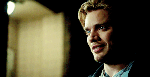 tumblr_pr5501QoRL1qii97qo5_r1_500.gif