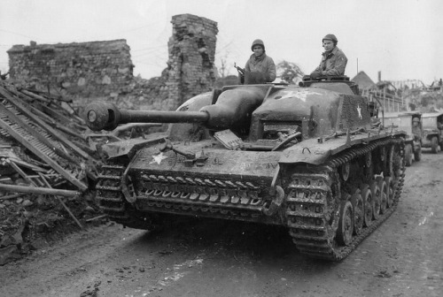 WW2 British Tank Designers in 1942: Gentleman, this is the Sturmgeshutz III, a German casemate style