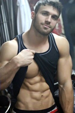 cmh-mj:butchinharriman:Yummy one look and you’re mindfucked 