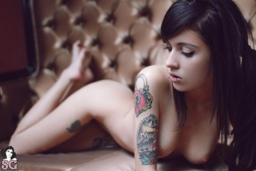 give-me-an-eyegasm:Coralinne of Suicide Girls is beautifull ! 😍🙊