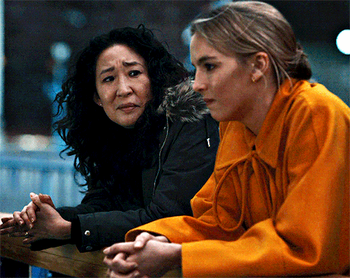 dailyvillanelle:eve + looking at villanelle when she’s not paying attention