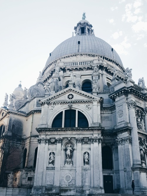 destinationworld:Venice, ItalyPicture by @_rafaellanzieri