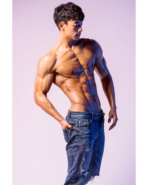 shreddedobsession:Kim Nam Hyun 김남훈(EVAN) 꿈나무니🌳동글이아빠🐶 @Just._.Evan · Seoul, South Korea