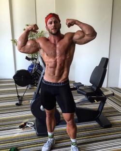 Bearmuscleworship:  That Double Bi Though 