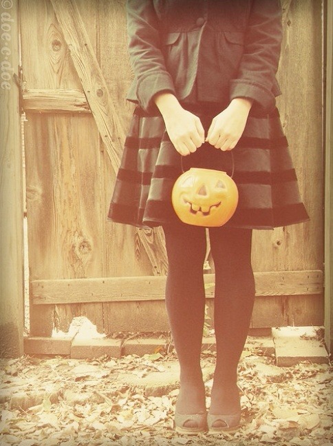 groteleur:  Twitter Accounts to Follow for Halloween > 