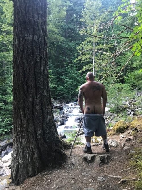 gruff-bear: Hiking and swimming in Lake Diablo Washington.