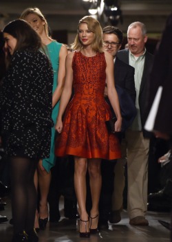 quicksandswift:  Taylor Swift at the Oscar de la Renta Fashion Show (2015)