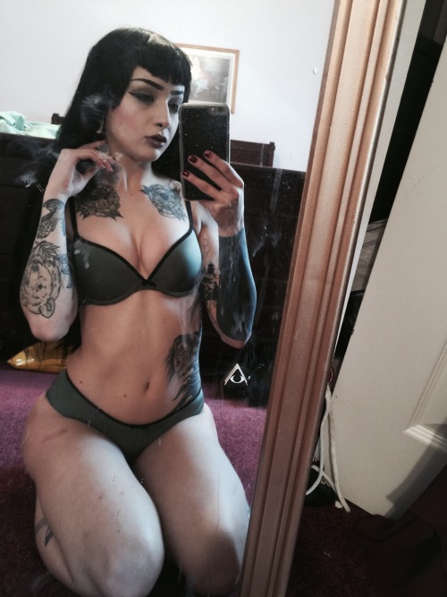 fromxsinking:  I cut my bangs and I got a new set of undies. Hi. 
