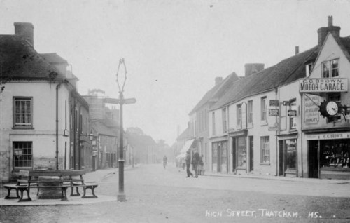 Thatcham (Berkshire, England, early 1900s):The Broadway, looking north.High Street, as viewed from t