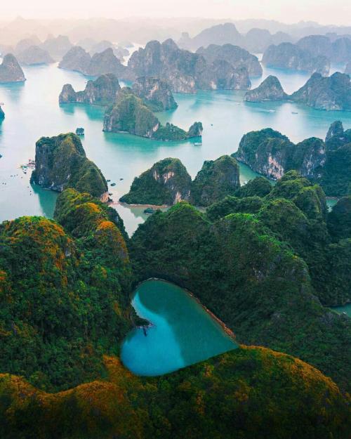amazinglybeautifulphotography: Vietnam, Halong Bay [OC] [4692x7030] - Author: ComprehensiveCap4376 o