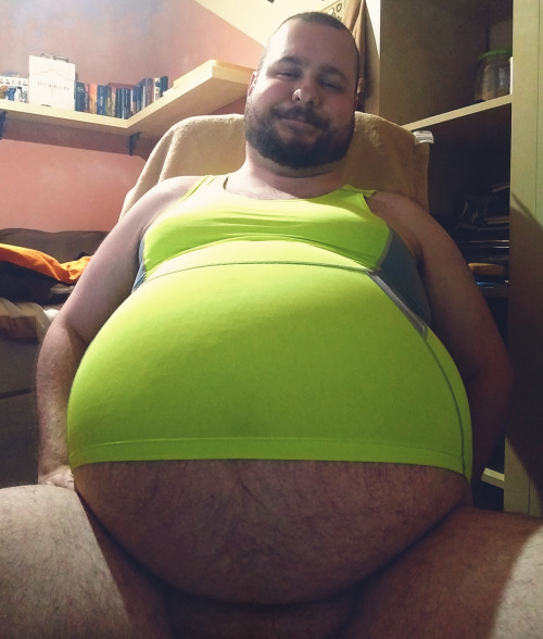 fatlazypanda:content and drunk Well I should be too upset over the size of my gut, not that surprise
