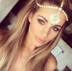 kiss-meyou-fool:  beautykins:   x-q-site:  http://x-q-site.tumblr.com/  💋💎   X  Looks like samantha jade omg