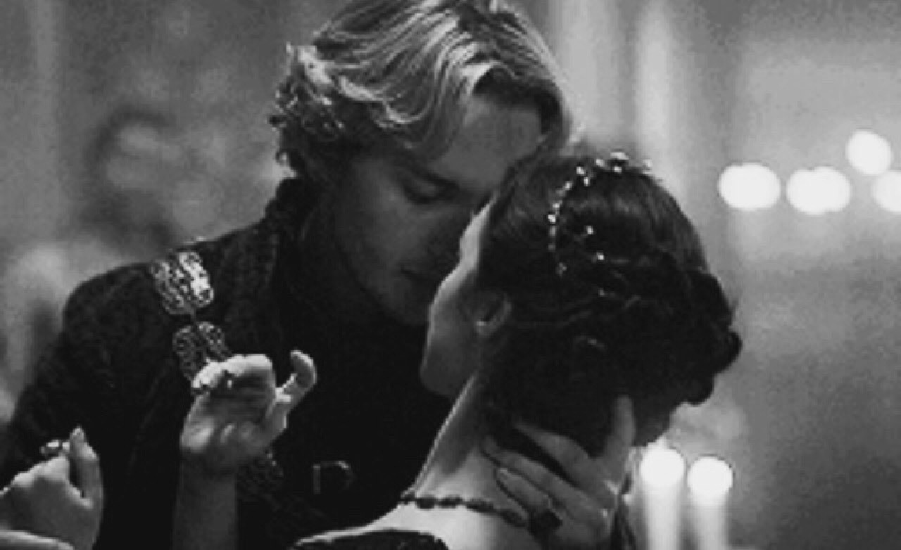 reigninblackandwhite:  Stay with me.