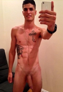 letmetakeadicpic:  Nothing better than a guy showing off what he’s got! If you’d like to add your own submit or send them to letmetakeadicpic@gmail.com