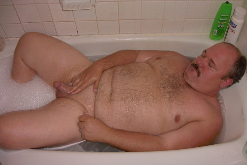 barebearx:  hasiphone:  chaser4bears:  mmmmm i’d love to wash this daddies back  Be my daddy  ~~~~PLEASE FOLLOW ME ** ~ ♂♂ OVER 21,500 FOLLOWERS~~~~~~ http://barebearx.tumblr.com/ **for HAIRY men & SEXY men** http://manpiss.tumblr.com/ **for