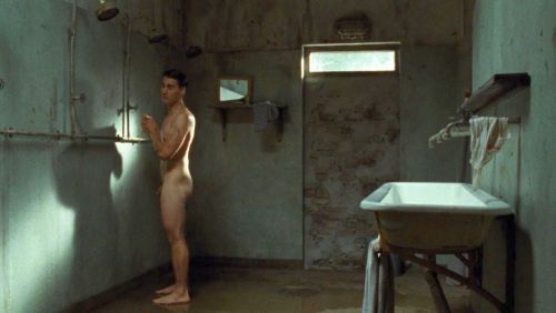 Matthias Ransberger nudo in &ldquo;Landauer&rdquo;