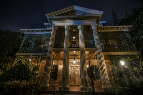 yeah-disneygeek:Disneyland Haunted MansionAll photos from Tours Departing DailyI miss the Haunted Ma