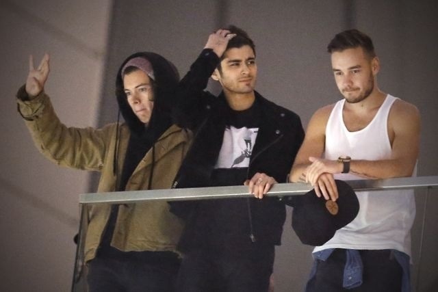 harryguyles:  they’re all 3 dressed for different seasons i dont know what to believe