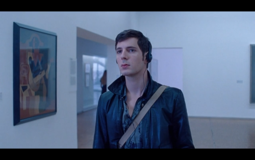Museum Scene :Arthur (Vincent Lacoste) au Musée National d’Art Moderne - Centre Pompidou dans Plair
