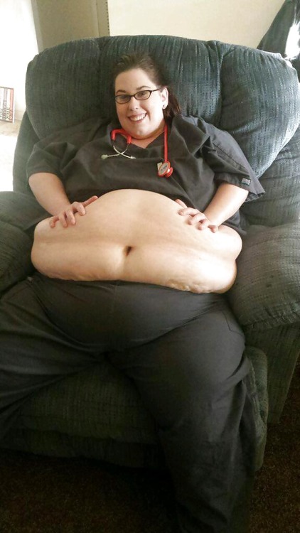 bavarian-fa: feedthessbbw:  large hips  Wanna fuck a horny BBW? - CLICK HERE!  Sehr lecker!