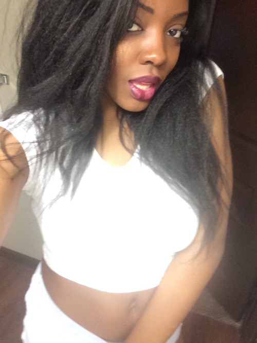 bootyhoekage:ascendingforth:  selfies are sooooo fun take a bunch and do the most today. 🙌BLACKOUT!  I’m thirst following allday.  right on queue
