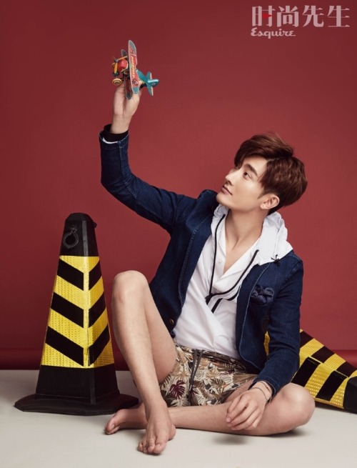 Zhoumi (Super Junior-M) para OK! celebrity.