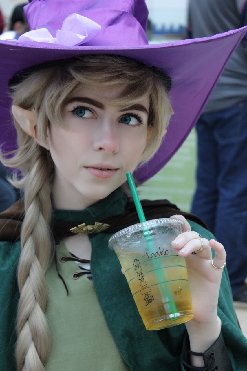 kiyye:  Here are some absolutely BEAUTIFUL shots of my Taako cosplay!!!!!!!!!! The