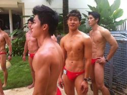 j-aime-asian-men:   Yummy 