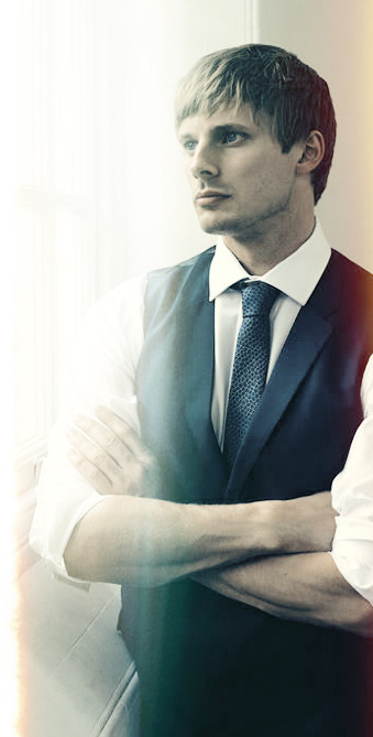 vanngoghs:  bradley james - radio times photoshoot