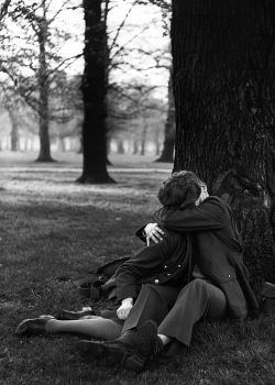 vintagegal:  Soldier &amp; his English girlfriend kissing under a tree in Hyde Park. London,1944 (via) 