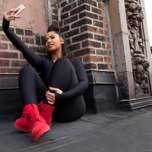 stephsdope:  ❤️#Repost @lugznyc ・・・ Our #WCW goes to the wonderful @stephanie_santiago. Taking selfies in style. #RuggedEssentialsForAll #Lugz #BuiltForTheStreets (at Flatiron Distict) 